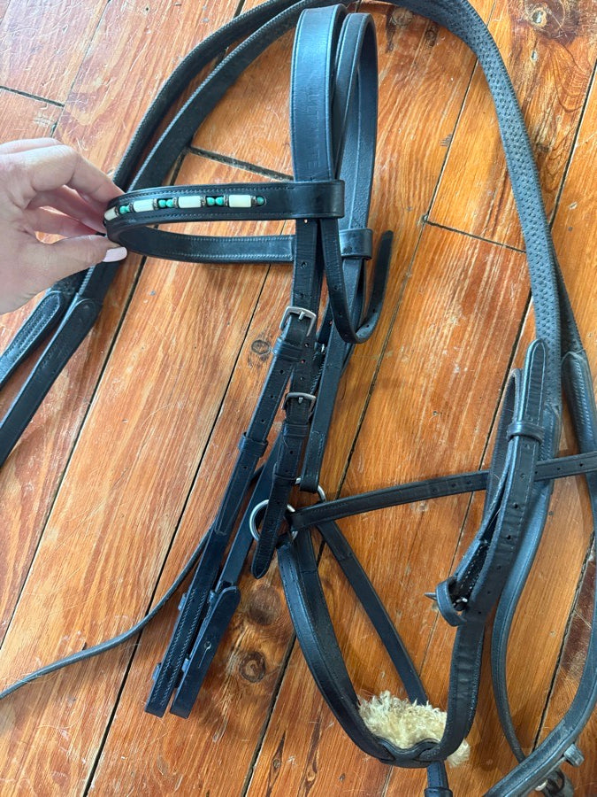 OTHER Black figure 8 with beaded browband (2)