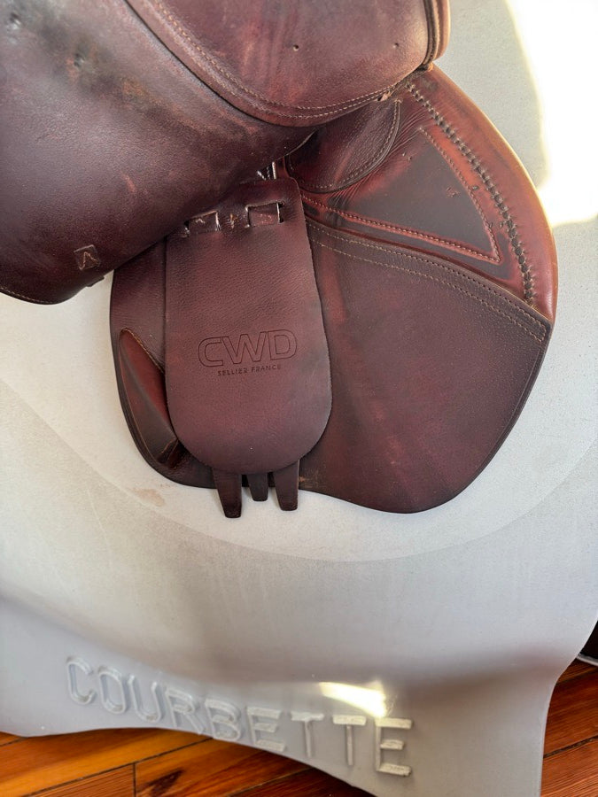 CWD 17.5” 2008 CWD SE01 Saddle - 3L - Grain / Calf (2)