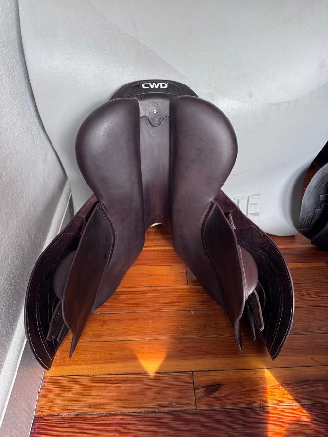 CWD 17.5” 2018 CWD SE32 Mademoiselle 2Gs Saddle - 3L - Full Buffalo (8)