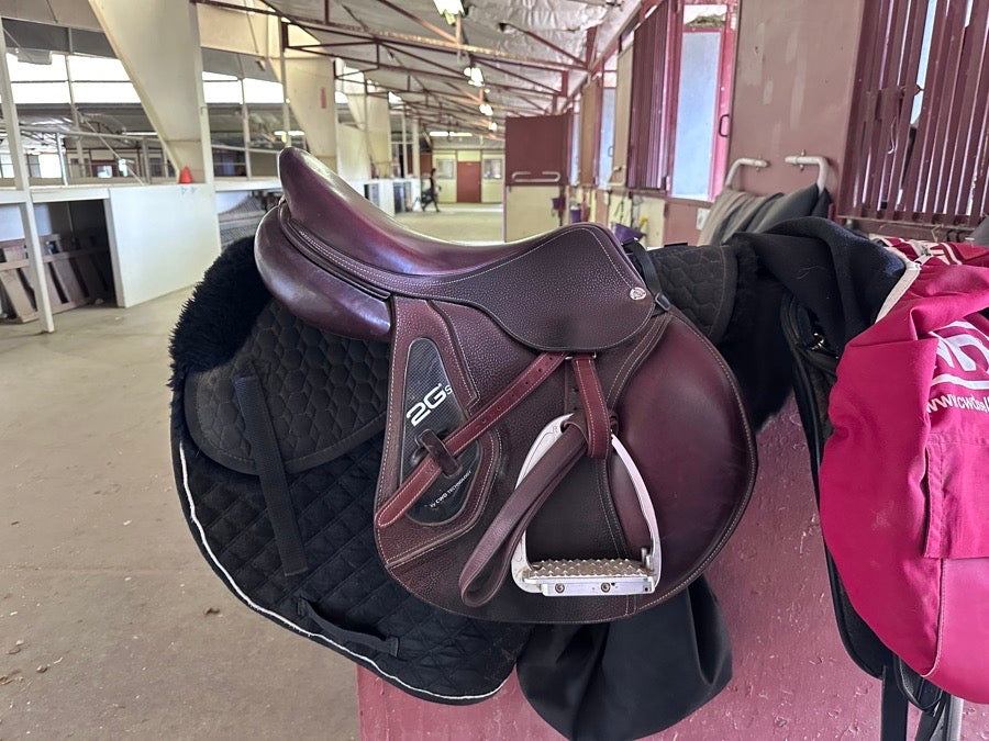 CWD 2020 CWD SE25 English Saddle – 17.5” Seat, 2C Flap – Excellent Condition