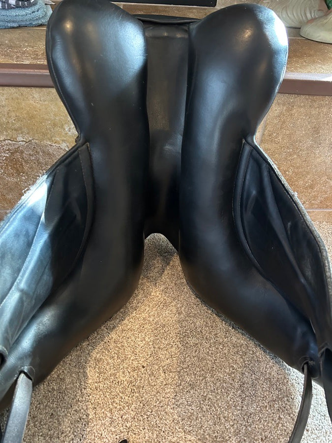 CUSTOM SADDLERY 18” Custom Saddlery Wolfgang Matrix Dressage Saddle (7)