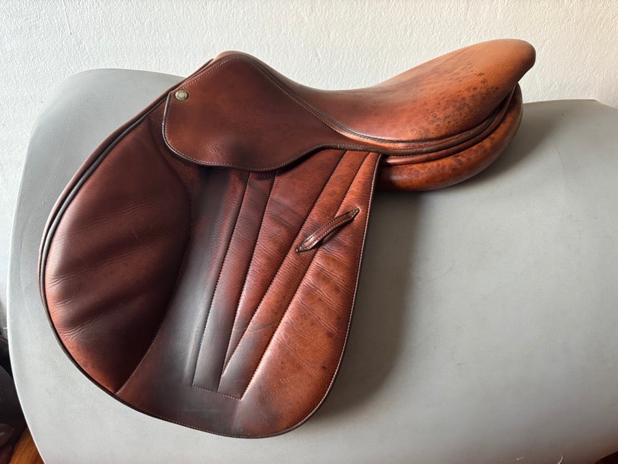 BUTET 17” Butet Premium Saddle - 1.5 Flaps - Integrated Panels