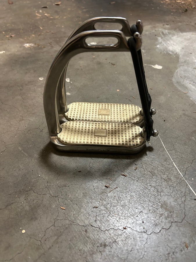 KORSTEEL Korsteel steel hunter stirrups (2)