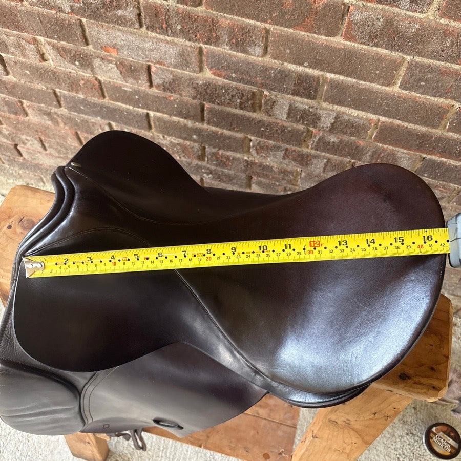COUNTY 16.5’’ County Competitor Spring Tree Dressage Saddle, No. 3 Fit, Medium Gullet (5)