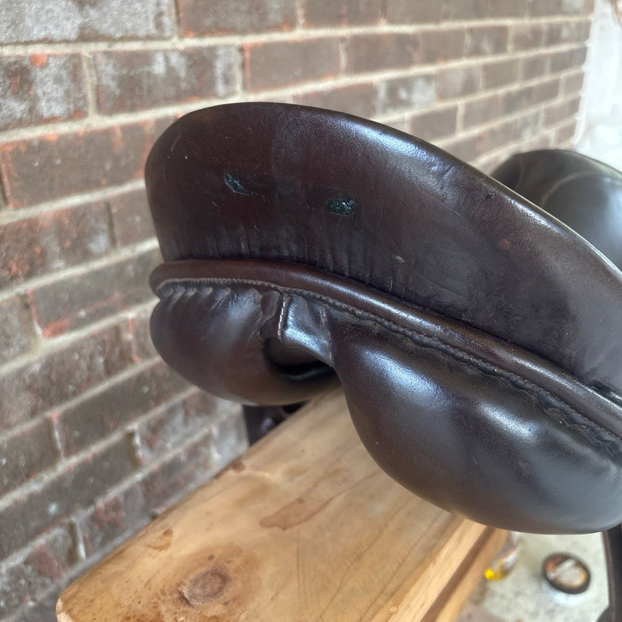 COUNTY 16.5’’ County Competitor Spring Tree Dressage Saddle, No. 3 Fit, Medium Gullet (4)