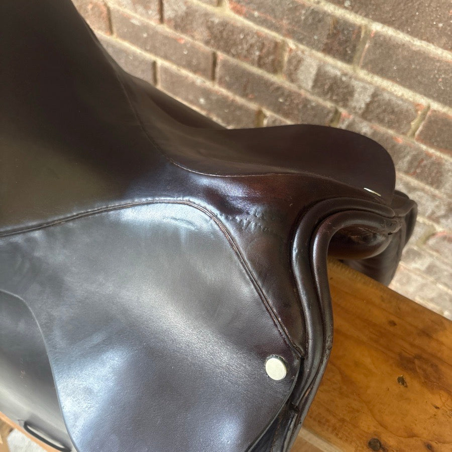 COUNTY 16.5’’ County Competitor Spring Tree Dressage Saddle, No. 3 Fit, Medium Gullet (3)