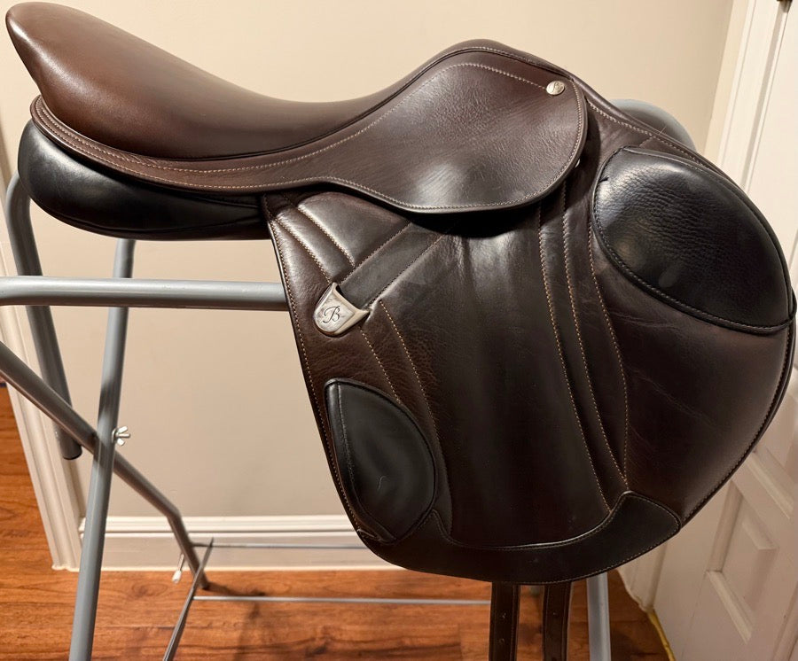 BATES Bates Advanata Monoflap Jump Saddle 17.5” (2)