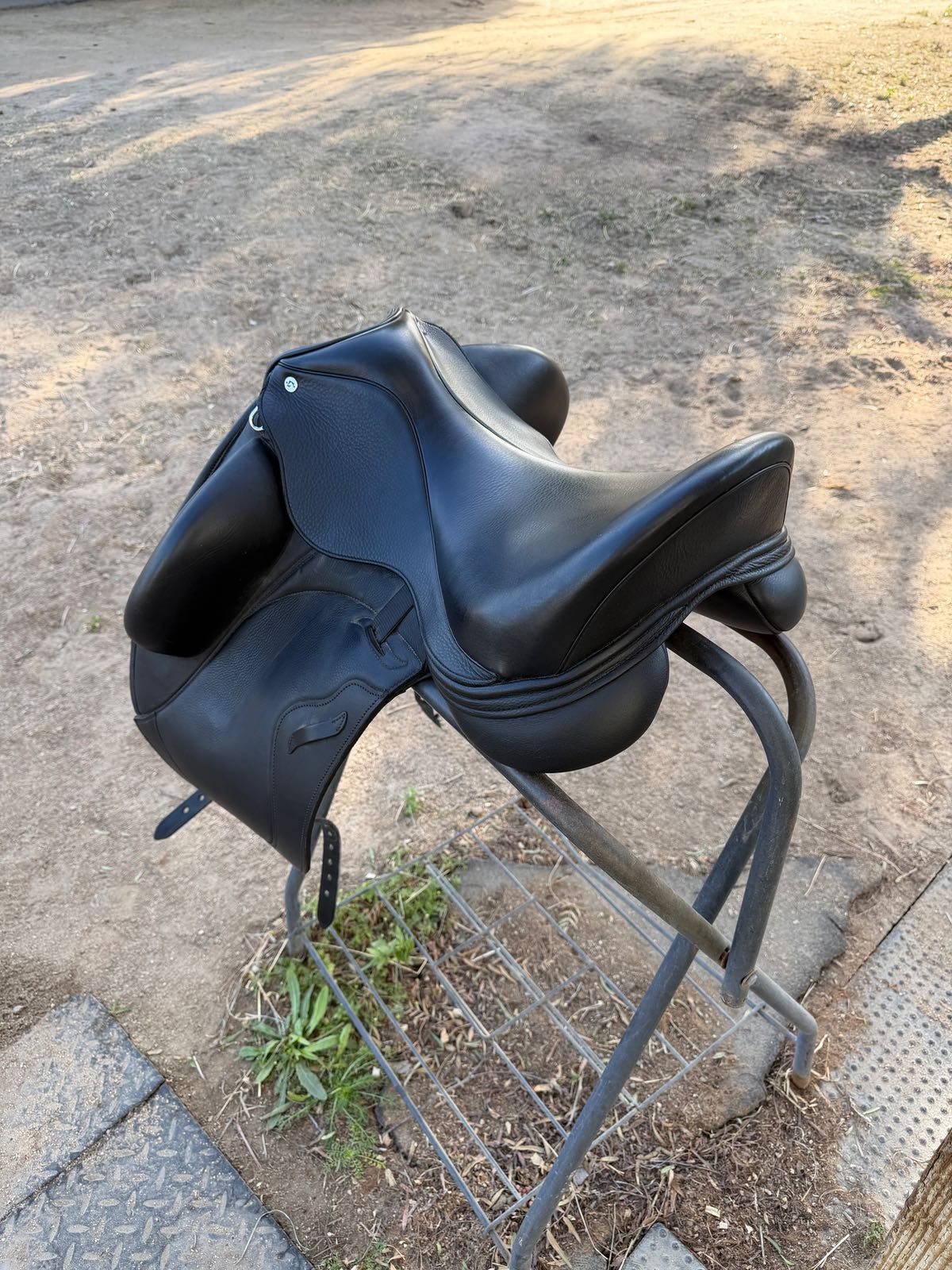 CUSTOM SADDLERY Envy Motion Dressage saddle 17.5 (6)