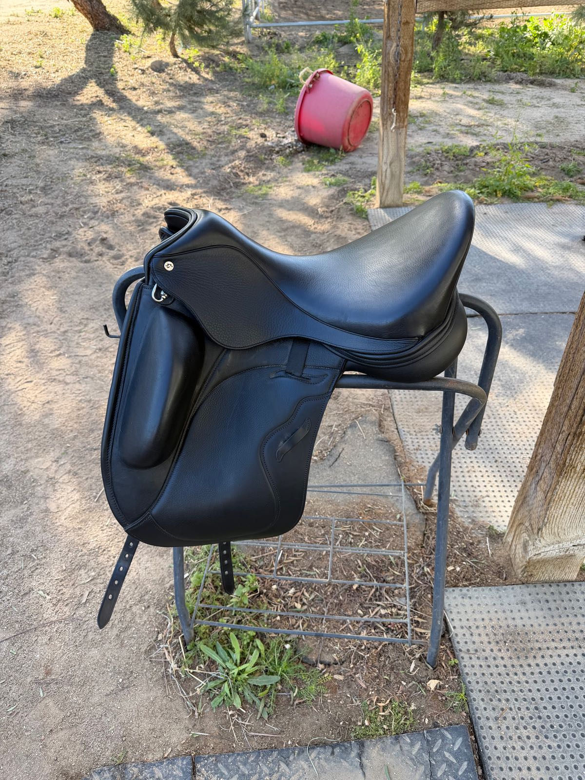 CUSTOM SADDLERY Envy Motion Dressage saddle 17.5 (7)