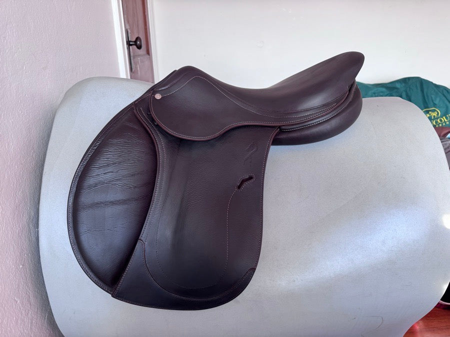 ANTARES 17” 2022 Antares Evolution Saddle - 3NB - Full Buffalo - IMMACULATE