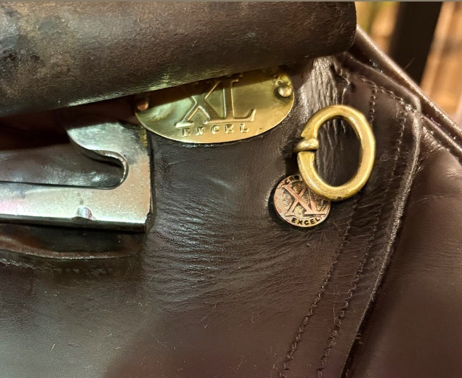 CROSBY 17” Crosby XL Saddle (3)