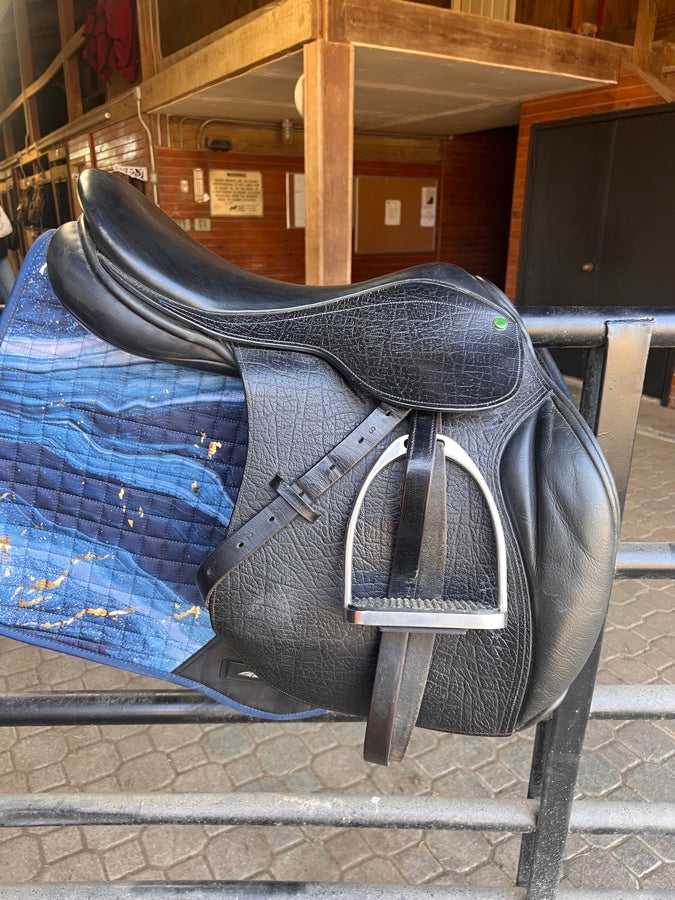 COUNTY County Conquest Saddle