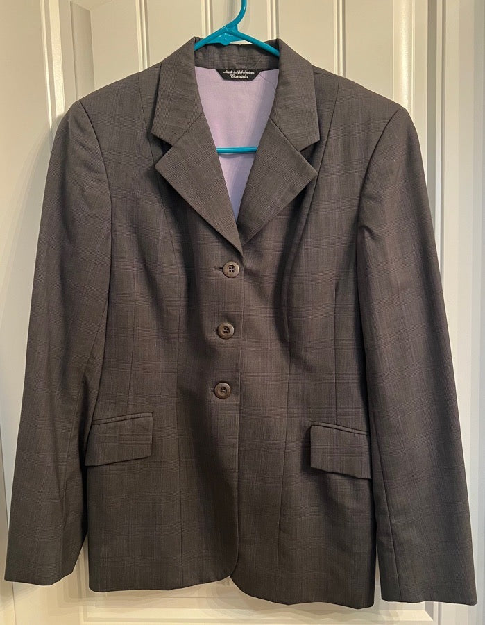GRAND PRIX Beautiful Grand Prix hunt coat. Size 12R color grey with lavender lining