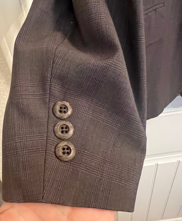 GRAND PRIX Beautiful Grand Prix hunt coat. Size 12R color grey with lavender lining (4)