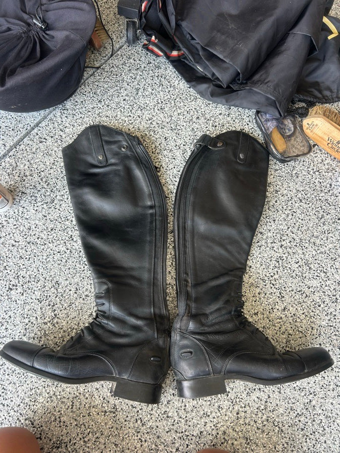 ARIAT BOOTS