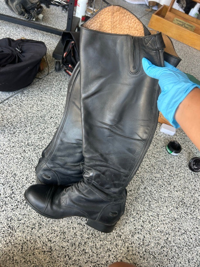 ARIAT BOOTS (2)
