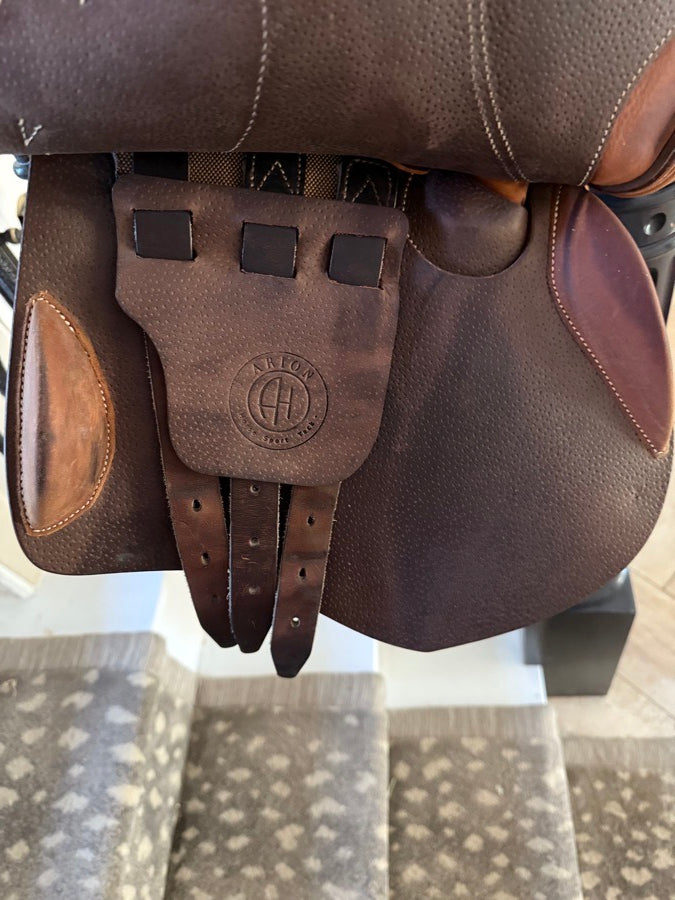 ARION Arion Custom NAVY BLUE PIPING - 17” HUNTER/JUMPER Saddle (7)