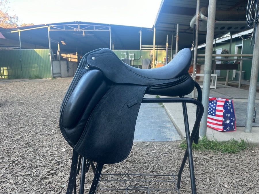 CUSTOM SADDLERY 2021 Custom Advantage R Dressage Saddle 18.5/15/R2 in Buffalo (6)