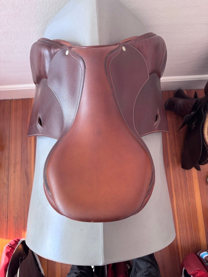 DEVOUCOUX 17.5” Devoucoux Oldara Saddle - 4A - Integrated Panels - IMMACULATE (4)