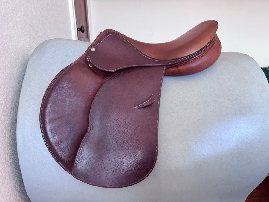 DEVOUCOUX 17.5” Devoucoux Oldara Saddle - 4A - Integrated Panels - IMMACULATE