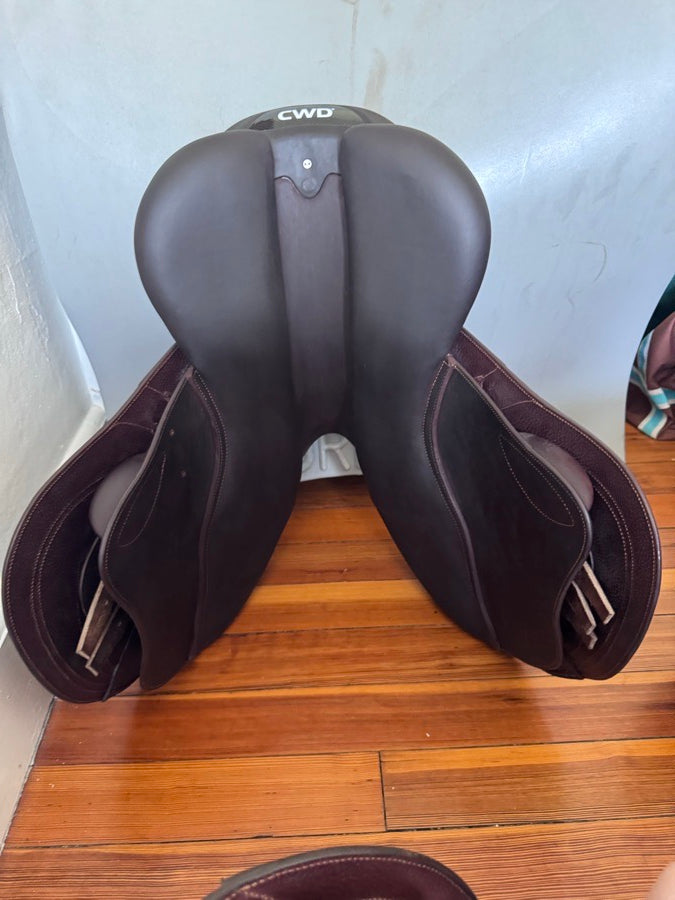 CWD 17” CWD Mademoiselle 2Gs Saddle - 2C - Full Buffalo - LIKE NEW! (6)