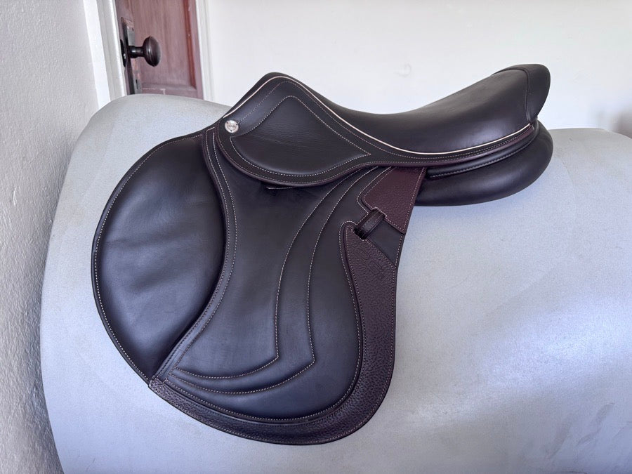 CWD 17” CWD Mademoiselle 2Gs Saddle - 2C - Full Buffalo - LIKE NEW! (2)