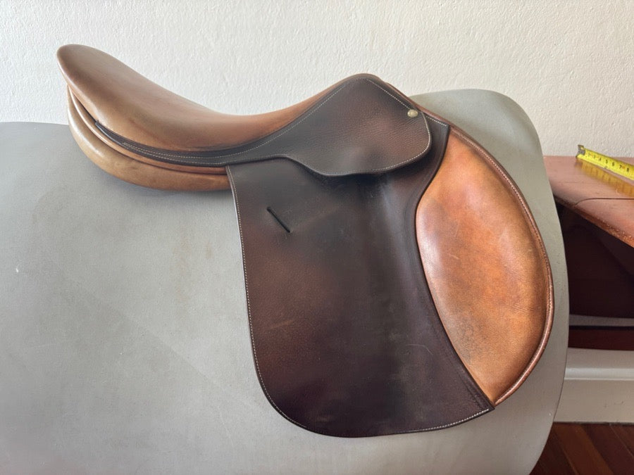 BUTET 18” 2004 Butet Saddle - L Seat - 2 Flaps (2)