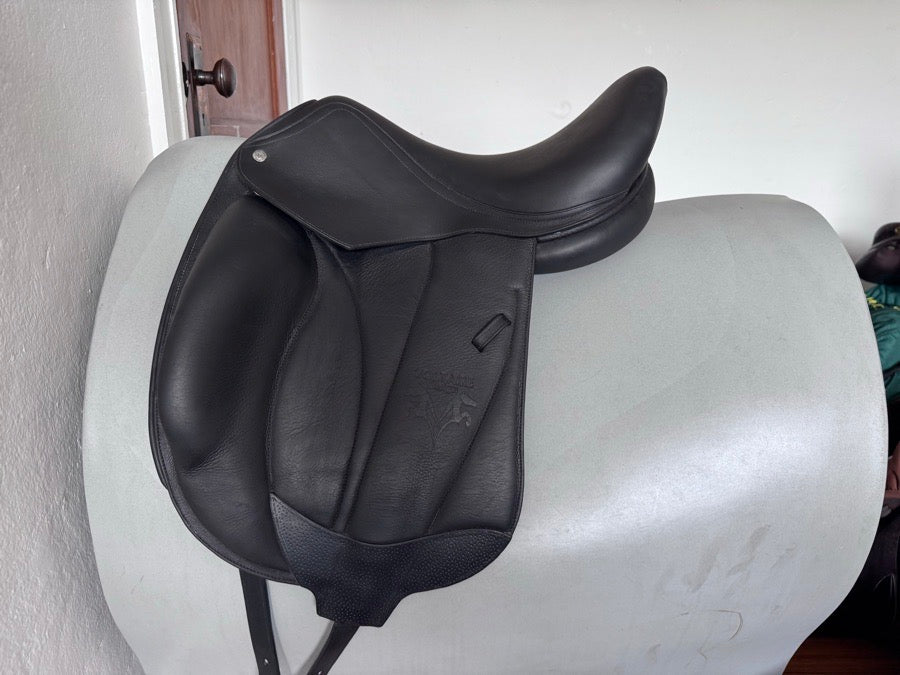 VOLTAIRE 16.5” Voltaire Adelaide Dressage Saddle - Buffalo - NEVER RIDDEN IN! (2)