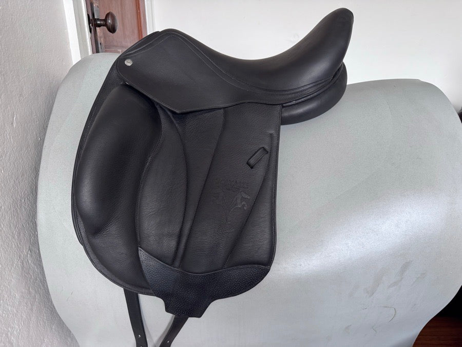 VOLTAIRE 16.5” Voltaire Adelaide Dressage Saddle - Buffalo - NEVER RIDDEN IN!