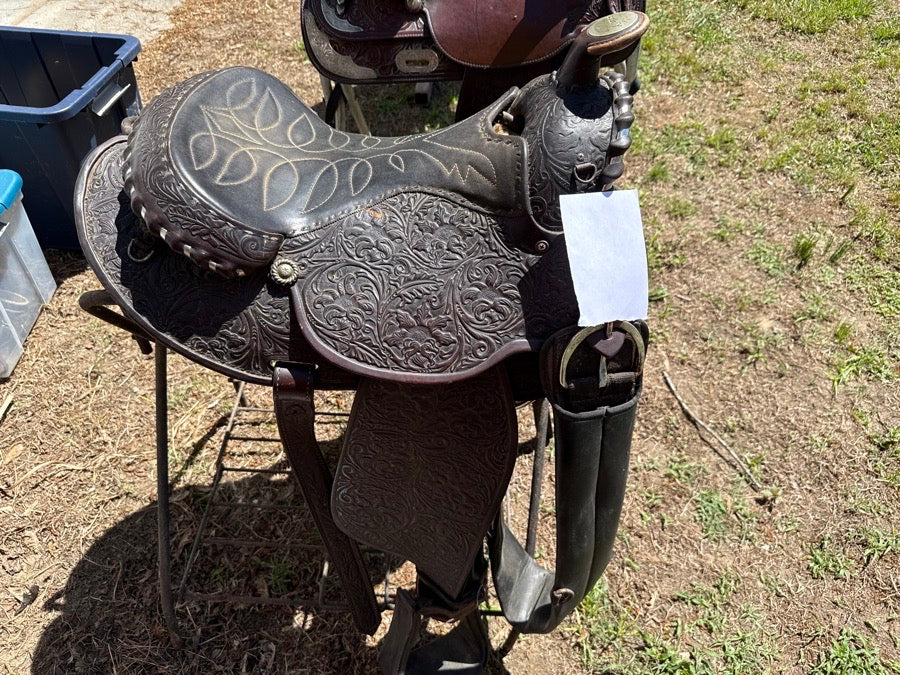 CIRCLE Y Western saddle (2)