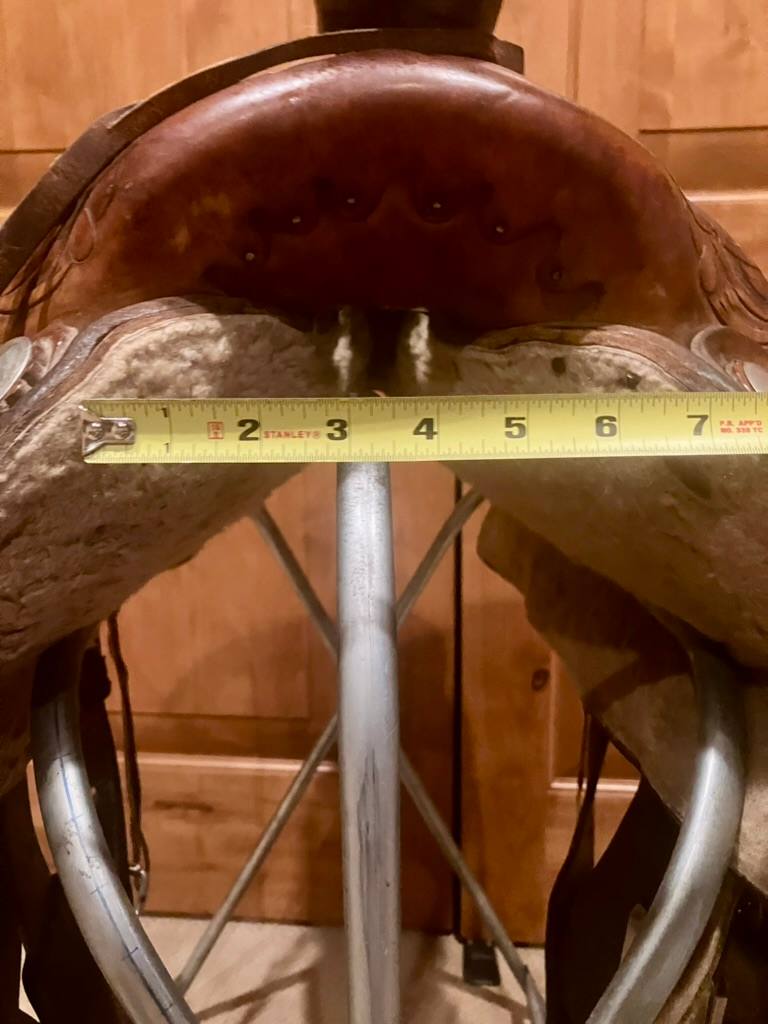 Roping Saddle 15.5" | 6.75" Tree Size (6)