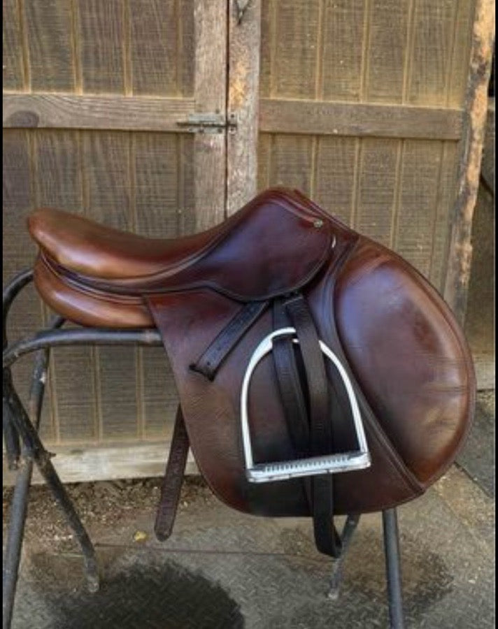 ANTARES 2009 16.5” Antares Jumping Saddle (2)